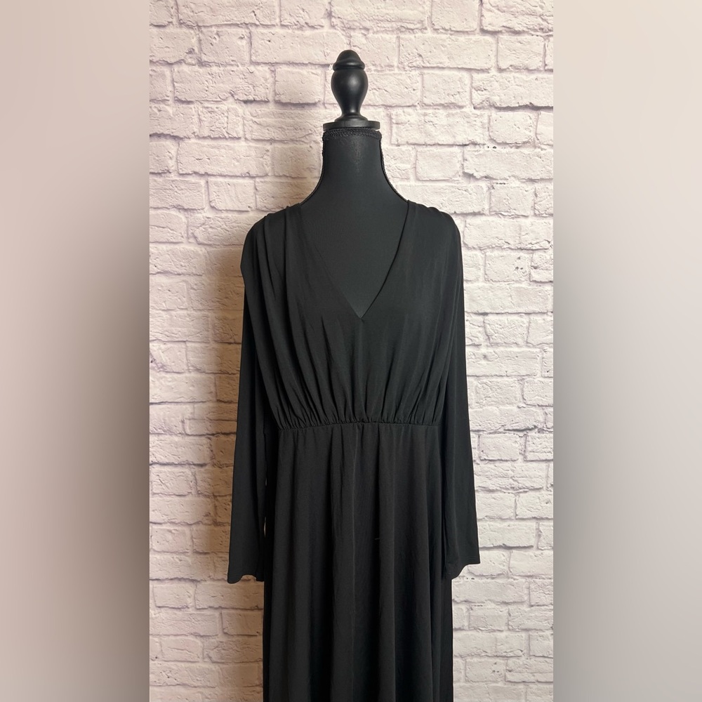 Eloquii Black Long Sleeved V-Neck Dress size 16